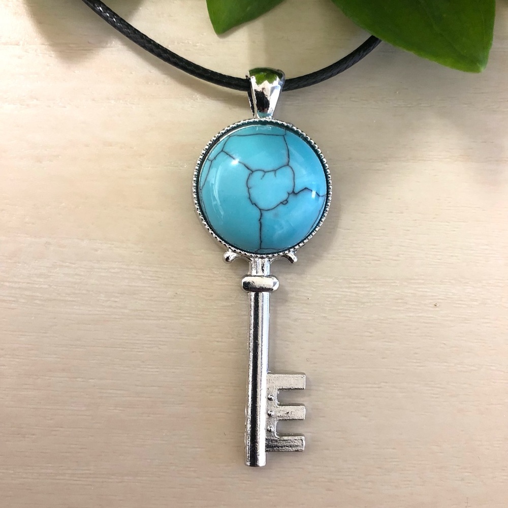 Blue Howlite Key Shaped Stone Pendant Necklace
